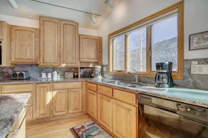 Evans Mountain Lodge - Image 4