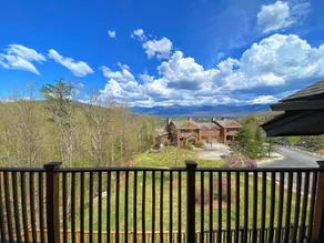 P5 Ski in Ski out rare find Presidential View single family with garage pool table ping pong - Image 3