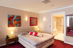 Sense Restaurant Hotel - Image 5