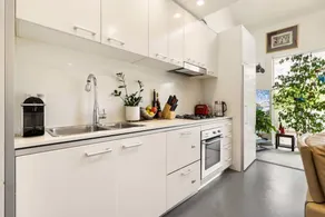 Poolside Apartment Opposite Redfern Park - Image 3