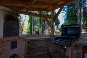 Apat Hotel And Restaurant - Image 4