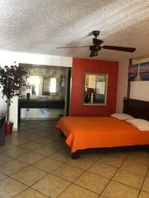 Lago Motor Inn - Image 5