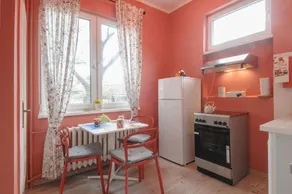 Top Center Artistic Apartment - Image 4