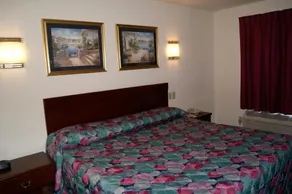 American Inn & Suites - Image 4