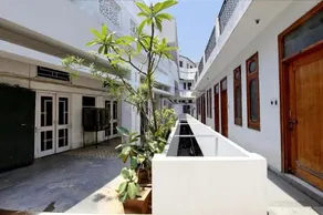Parkash Hotel - Image 4