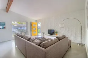 Stylish Mid Century w Fenced Yard by Lodgewell - Image 3