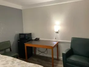 Americas Best Value Inn - Little Rock / West Medical Center - Image 2