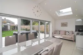 Impeccable 4-Bed House in Liverpool - Image 5