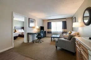 Fireside Inn & Suites Auburn - Image 4