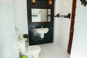 Lagoon Boutique Hotel - Image 4