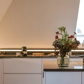 Huswell Luxurious apartment with parking - Image 5