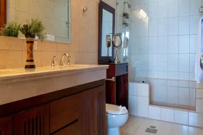 Ocean View Luxury Condo at Flamingo Towers - Image 3