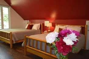 Belle de Nuit Wakefield Inn - Image 2
