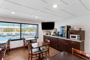 SureStay by Best Western Grayson - Image 4