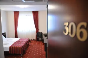 Hotel Roberts - Image 5