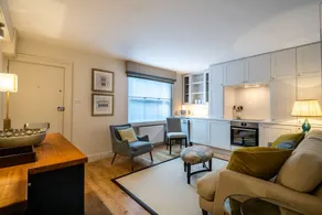 Deluxe Notting Hill Home by Hyde Park - Image 2