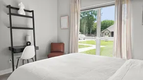 Tranquil Flint Escape: Relax In Nature's Serenity 3 Bedroom Home - Image 4