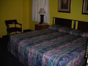 Hollywood Motel - Image 2