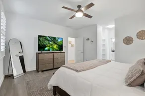 Soaring 2-level Point Venture Home on Lake Travis - Image 3