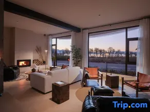 Shiguang · Weiyang | HYLLA Villa Sea View Designer Resort Homestay - Image 2