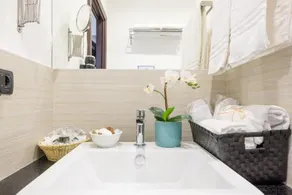 Small Luxury rent room - Image 5