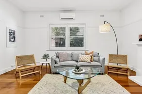 Large 3 Bed Art Deco Apartment in Camberwell - Image 4