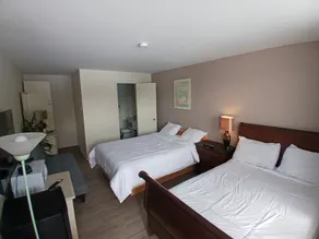 Hotel Oasis Lac StLouis - Image 2