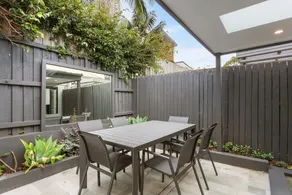 Charming 3 bed Cottage with a Courtyard - Image 5