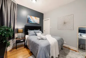 Cozy 2 Bed Home by West Loop With Parking Laundry - Image 4