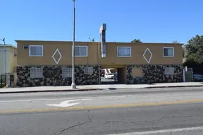 Top Hat Motel - Image 4