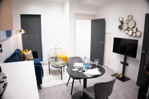 Premium 1 Bed Serviced Apartment in Greater London - Image 2