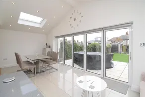 Impeccable 4-Bed House in Liverpool - Image 2