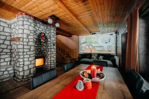 Lake House - Image 5