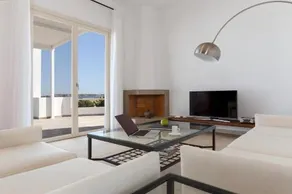 Belvedere Beachfront Villa - Image 5
