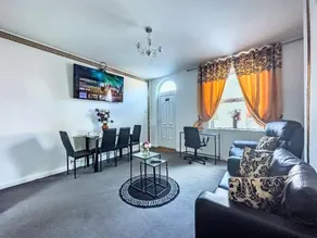 wonderful well-equipped home within easy walking distance of lots amenities - Image 4