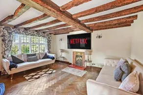 6 Bed Countryside Mansion With Tennis Court & Swimming Pool with Parking - Image 5