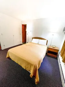 Rest Inn Utica - Image 3