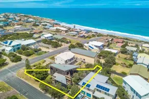 CHALET MOMA..Port Elliot ..for lovers of different - Image 1