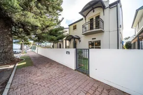Glenelg Beach Stylish 2 Story Townhouse Sea View - Image 2