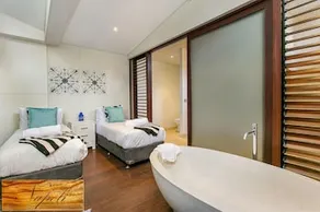 Amalfi Villa Byron - Luxurious Beachfront Hideaway - Image 5