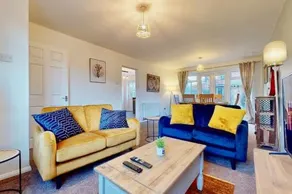 Secluded 4 Bed Detached House with Driveway - Image 3