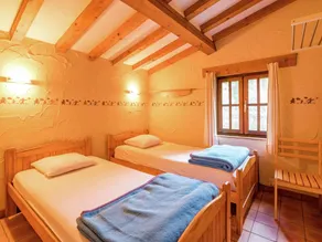Cosy and snug holiday home with joint swimming pool - Image 5
