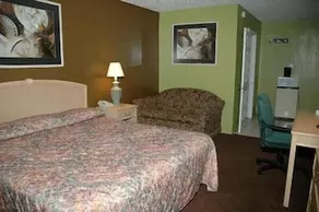 Bradford Inn & Suites - Image 5