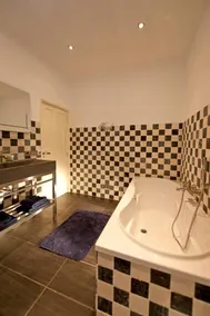 Canal Guesthouse Since 1657 - Image 4