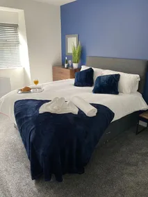 HU-Thirteen Apt One - Sleeps 4 - Image 5