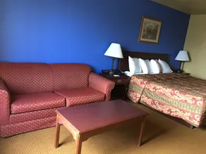 Hilltop Inn and Suites - Image 3