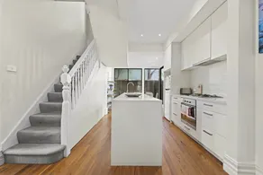 Light Filled, Charming Townhouse in Paddington - Image 4