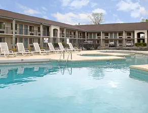 Travelodge West Knoxville - Image 2