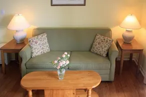 Topmast Motel - Image 3