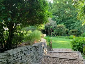 Spacious Surrey Hills Country House - Image 2